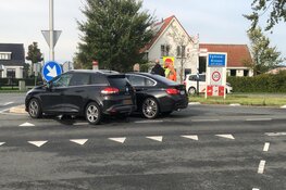Auto's door voorrangsfout met elkaar in botsing in Egmond-Binnen