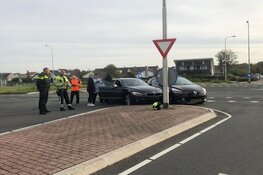 Auto's door voorrangsfout met elkaar in botsing in Egmond-Binnen