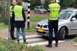 Vrouw gewond na aanrijding op zebrapad