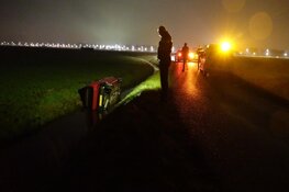 Auto in sloot in Bergen