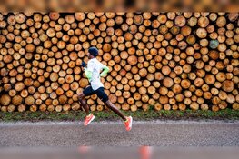 Belgisch recordhouder marathon Bashir Abdi vastgelegd voor NN Egmond Halve Marathon