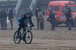 Europees kampioen Ivar Slik aan de start bij Egmond-Pier-Egmond