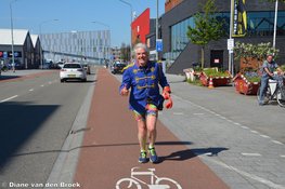 Henk Vos (72) slaagt in marathon-missie