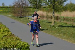 Henk Vos (72) slaagt in marathon-missie