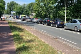 Politie sluit meerdere wegen naar kust af vanwege drukte en roept op: "Kom niet naar strand!"