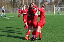 Vrouwen VV Bergen schrijven historie met promotie naar 2e klasse