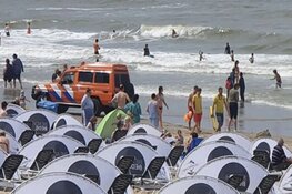 Zwemmer uit mui gered in Bergen aan Zee