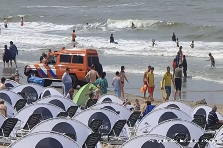 Zwemmer uit mui gered in Bergen aan Zee