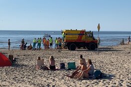 Drie personen onwel geworden op strand Egmond aan Zee