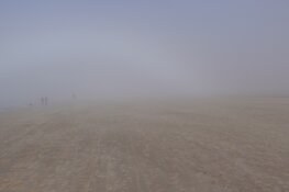 Aan Zee; Mist en eerste zwemmers!