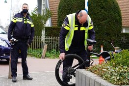 Wielrenner gewond na aanrijding in Groet