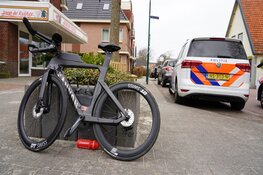 Wielrenner gewond na aanrijding in Groet